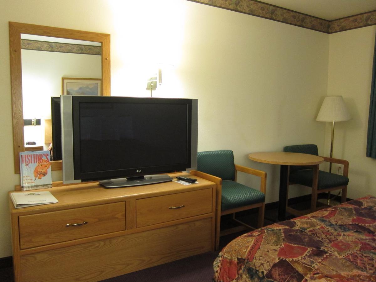 Days Inn By Wyndham Ocean Shores Δωμάτιο φωτογραφία